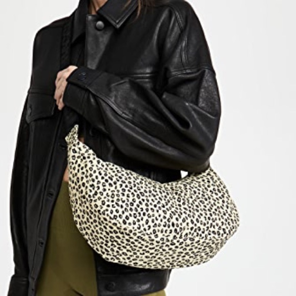 BAGGU Medium Nylon Crescent Bag